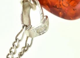 Ezüst(Ag) figaro nyaklánc borostyán medállal, jelzett, h: 50 cm, bruttó: 5,58 g