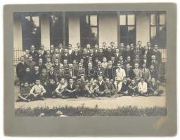 1920 Nyíregyháza, iskolai tabló fotó kartonon. 22x16 cm