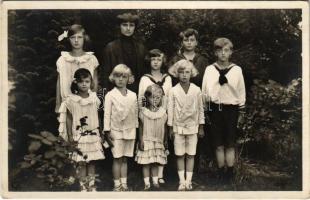 Zita királyné és a 8 gyerek / Queen Zita and the children (EK)