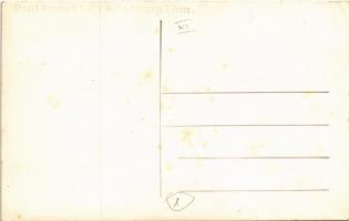 Budapest XI. Gellérthegyi sziklatemplom, belső imádkozó emberekkel. photo (EK)