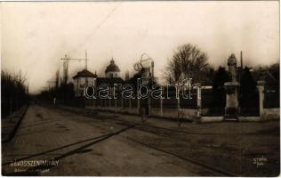 Budapest XVI. Rákosszentmihály, Rákosi úti részlet, lakatos, bádogos és vízvezeték-szerelő üzlete. Stróbl J. Nándor felvétele és kiadása