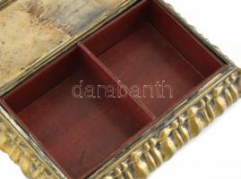 Ezüstözött réz szivardoboz fa betéttel. XX, sz eleje. 22x15x6 cm