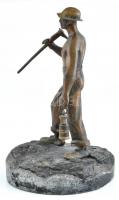 Jelzés nélkül: Bányász szobra. Bronz. műkő talapzattal. m: 24 cm
