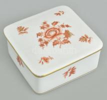 Herendi virágmintás porcelán bonbonier, kézzel festett, jelzett, sérült, 8×8,5×4,5 cm