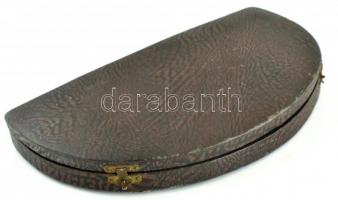 Íróasztali készlet eredeti dobozában, pecsétnyomó gravírozva, levélbontó, ceruza, toll