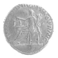 Római Birodalom / Róma / Traianus 103-104. Denár Ag (2,54g) T:2-
Roman Empire / Rome / Trajan 103-1...