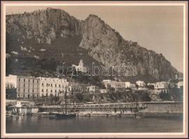 cca 1900-1930 Capri és kikötője, Dr. Csik vintage fotója kartonon, karton foltos, 16,5x23 cm