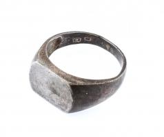 Ezüst (Ag) gyűrű jelzett, felirat, gravírozás nélkül m: 59, 5,4 g