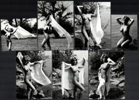 cca 1985 Szelek szárnyán, vizek partján, Menesdorfer Lajos (1941-2005) budapesti fotóművész hagyatékából 7 db pecséttel jelzett vintage fotó, az aktfényképezés műfajából, 12,5x9,3 cm és 9x6,5 cm között