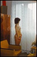 cca 1971 Látogatóban az új szomszédnál, Vincze János (1922-1999) kecskeméti fotóművész hagyatékából,...