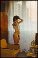 cca 1971 Látogatóban az új szomszédnál, Vincze János (1922-1999) kecskeméti fotóművész hagyatékából,...