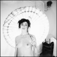 Változó helyszíneken, eltérő időpontokban és több fotómodell közreműködésével készült akt felvételek...