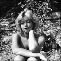 Eltérő időpontokban, változó helyszíneken és több fotómodell közreműködésével készült akt felvételek...