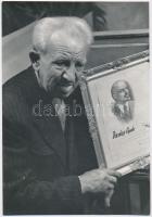 1967 Laczy Zoltán dunaújvárosi fotóművész pecséttel jelzett, vintage fotóművészeti alkotása (portré Dimény Gyuláról), 24x16,6 cm