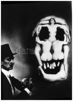 cca 1939 Csalafinta koponya, amelyet hét pucér nő testéből épített fel az ügyes fotográfus, 1 db NEGATÍV Fekete György (1904-1990) budapesti fényképész hagyatékából, 36x24 mm