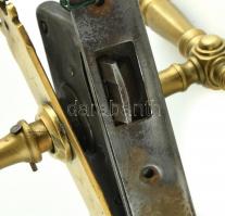 Régi. réz ajtózár, díszes kilinccsel, zárcímmel, kulccsal, ellendarabbal, szép, megtisztított, működ...