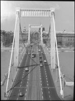cca 1972 Budapest, villamos az Erzsébet hídon, 1 db szabadon felhasználható, professzionális minőségű, vintage NEGATÍV, 7x6 cm
