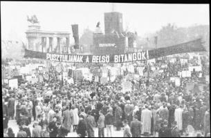 cca 1945 és 1948 között készült felvételek Budapesten (felvonulások, jelmondatok, újjáépítés, ipari ...