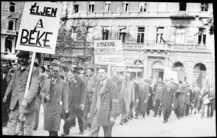 cca 1945 és 1948 között készült felvételek Budapesten (felvonulások, jelmondatok, újjáépítés, ipari ...