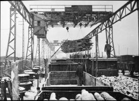 cca 1945 és 1948 között készült felvételek Budapesten (felvonulások, jelmondatok, újjáépítés, ipari ...