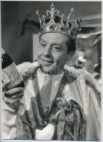 cca 1972 Márkus László (1927-1985) a király, 2 db vintage fotó Pánczél György (1920-?) filmtörténész...