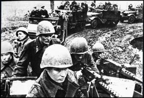 cca 1944-1945 Orosz katonák magyar földön, 13 db NEGATÍV Kotnyek Antal (1921-1990) budapesti fotórip...