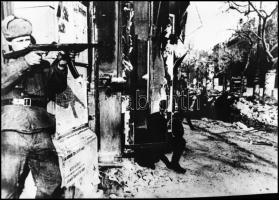 cca 1944-1945 Orosz katonák magyar földön, 13 db NEGATÍV Kotnyek Antal (1921-1990) budapesti fotórip...