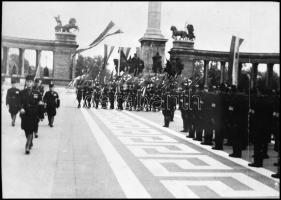 1944 Szálasi Ferenc (1897-1946) nyilas nemzetvezető hatalomra kerülése, 4 db NEGATÍV (három felirato...