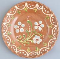 Népi kerámia tányér, kézzel festett, jelzett: Patonai Sümeg, kopott, d: 18cm