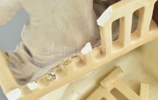 Szecessziós majolika lámpatest. Padon ülő bohóclány, jelzés nélkül, sérült, törött. m: 36 cm