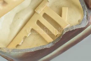 Szecessziós majolika lámpatest. Padon ülő bohóclány, jelzés nélkül, sérült, törött. m: 36 cm