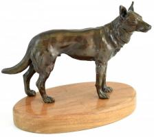 Bronz német juhász kutya szobor, fa talapzaton, jelzés nélkül 17x13 cm
