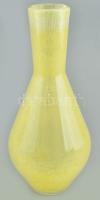 Sárga, karcagi, berekfürdői kraklé / fátyol üveg váza. Formába öntött, hibátlan, belsejében vízkőnyomok. m: 25 cm