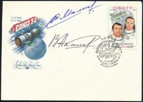 Jurij Malisev (1941-1999) és Vlagyimir Akszjonov (1935- ) szovjet űrhajósok aláírásai emlékborítékon / Signatures of Yuriy Malishev (1941-1999) and Vladimir Aksyonov (1935- ) Soviet astronauts on envelope