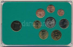 Hollandia 2011. 1c-2E (8xklf) forgalmi szett + 1982. 1G aranyozott érme műanyag tokban T:1,1-  Netherlands 2011. 1 Cent - 2 Euro (8xdiff) coin set + 1982. 1 Gulden gilt coin in plastic case C:UNC,AU