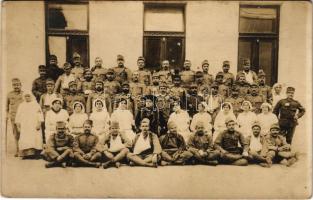 1915 Zsibó, Jibou; Első világháborús osztrák-magyar sérült katonák ápolónőkkel / WWI K.u.K. military hospital, injured soldiers with nurses. photo