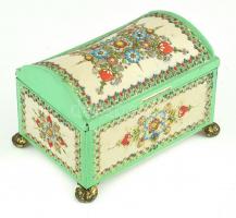 Vegyes bizsu tétel, 4 nyaklánc, közte borostyán-szerű, fülbevaló pár, régi brossal, különféle méretb...