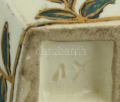 2 db váza, kézzel festett porcelán, kopott, jelzett, m: 10cm