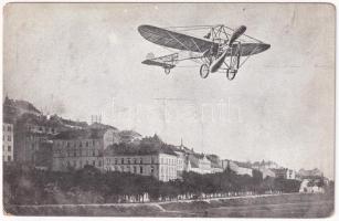 Budapest I. Bleriot repülőgépe a Vérmező felett. Kapható Löbl D. és fia papírkereskedésében