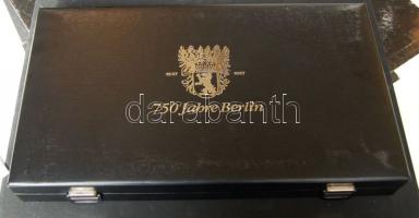 Éremtartó kazetta, 1db tálcával, 23 férőhellyel