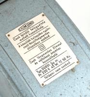 Elzett Diavetítő, kopott, de működőképes állapotban, 25x9x17 cm. Valamint 24 diafilmmel, benne mesék...