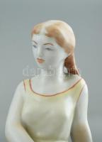 Zsolnay lány könyvel, kézzel festett porcelán, kopott, vaspöttyökkel, jelzett, m: 17,5 cm