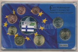 Finnország 2003-2004. 1c-2E (8xklf) forgalmi szett + Ezüstözött, részben multicolor Euro-pénzrendszer emlékérem műanyag tokban T:1,1-  Finland 2003-2004. 1 Cent - 2 Euro (8xdiff) coin set + Silver plated, partially multicolor commemorative medallion of the Euro Monetary System in plastic case C:UNC,AU