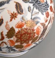 Nagyméretű kínai virágmintás váza, kézzel festett, jelzett, kopásnyomokkal, m: 25 cm