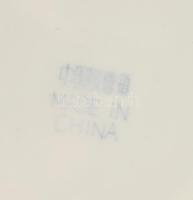 2 db kék mintás kínai porcelán tányér, kézzel festettek, jelzettek, kisebb kopásnyomokkal, d: 20 cm