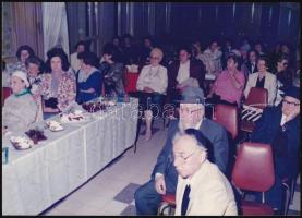 1989 Izrael Állam megalakulása alkalmából rendezett ünnepség, 2 db fotó, hátoldalán magyar-héber pecséttel, 12,5×17,5 cm