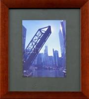 Chicago, városrészlet felhőkarcolókkal, híddal. Fotó, jelzés nélkül. Üvegezett fa keretben. 17,5x12,5 cm