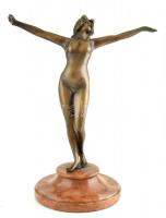 Női akt, patinázott, öntött bronz, kopott, márványtalpon, billag, jelzés nélkül, m: 34cm