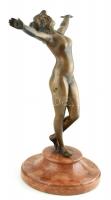 Női akt, patinázott, öntött bronz, kopott, márványtalpon, billag, jelzés nélkül, m: 34cm