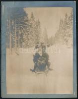 1911 Szánkózók a Tátrában, fotó, 10,5×8 cm